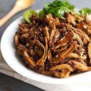 Honey Glazed Crockpot Chicken Adobo - simple pantry ingredients, hardly any hands-on time, 200 calories. | https://gesund-leben.today