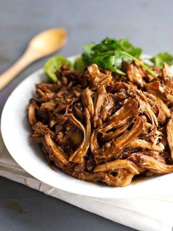 Honey Glazed Crockpot Chicken Adobo - simple pantry ingredients, hardly any hands-on time, 200 calories. | https://gesund-leben.today
